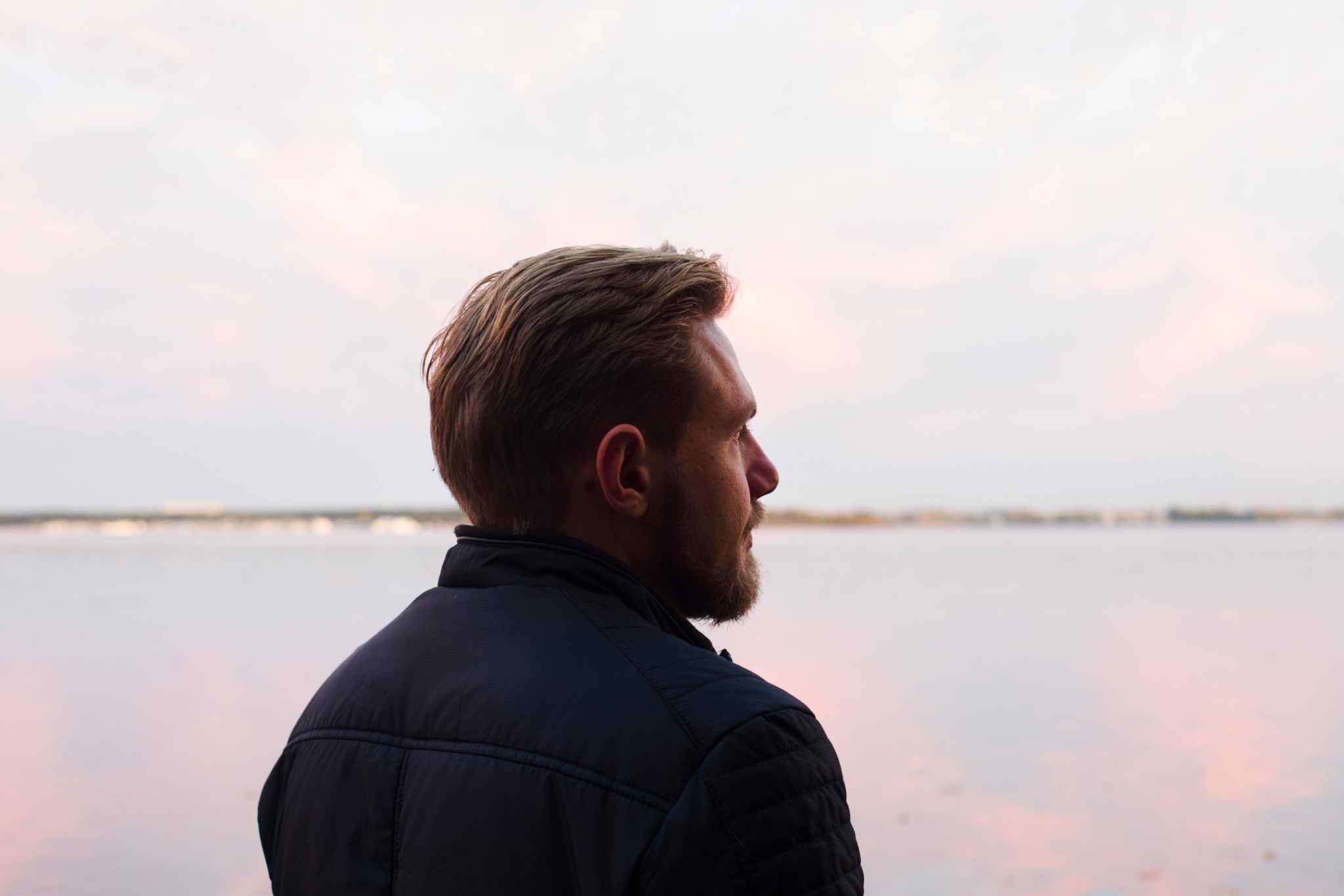 Jak rozpoznać, iż ktoś z twojego otoczenia ma złe intencje, choćby jeżeli jest ci bliski