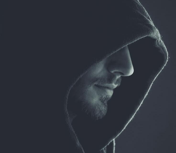 Najgroźniejsi ludzie początkowo wydają się mili. 6 zachowań, które powinny zaniepokoić
